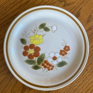 Mountain Wood Collection Stoneware Trellis Blossom Dinner Plate